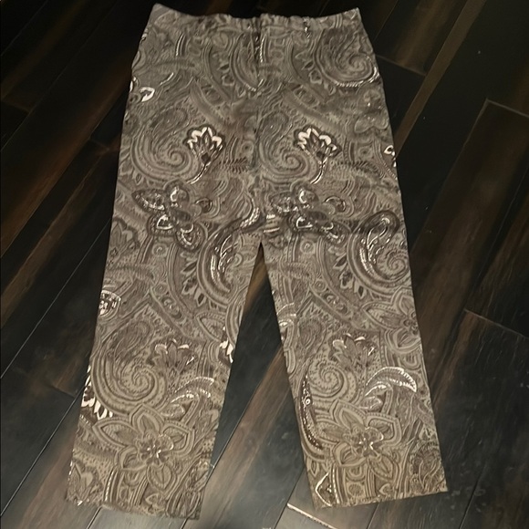 Etro Men Brown Pants with Elegant Design.